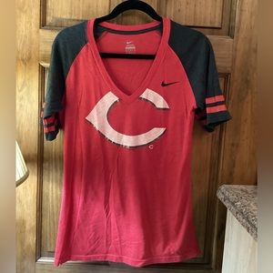 Nike Women's Short-Sleeve Cincinnati Reds V-Neck Fan Top T-Shirt-Red Heather